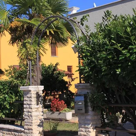 Apartment Apartments With A Parking Space Fazana - 7205