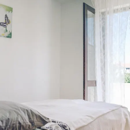 Apartments With A Parking Space Fazana - 7205