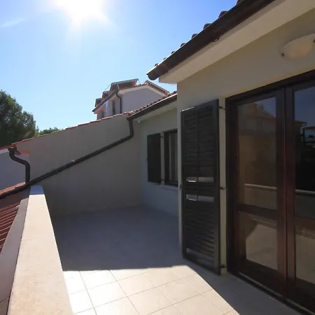 Apartments With A Parking Space Fazana - 7205 Apartment Fazana